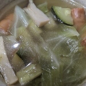 簡単キャベツとにんじんの野菜スープ(o^^o)